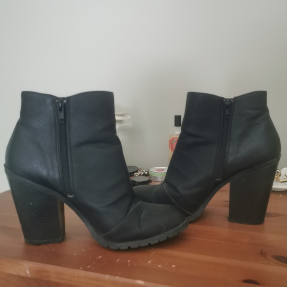 Call It Spring Black Block Heel Booties Size 10 - Picture 4 of 7